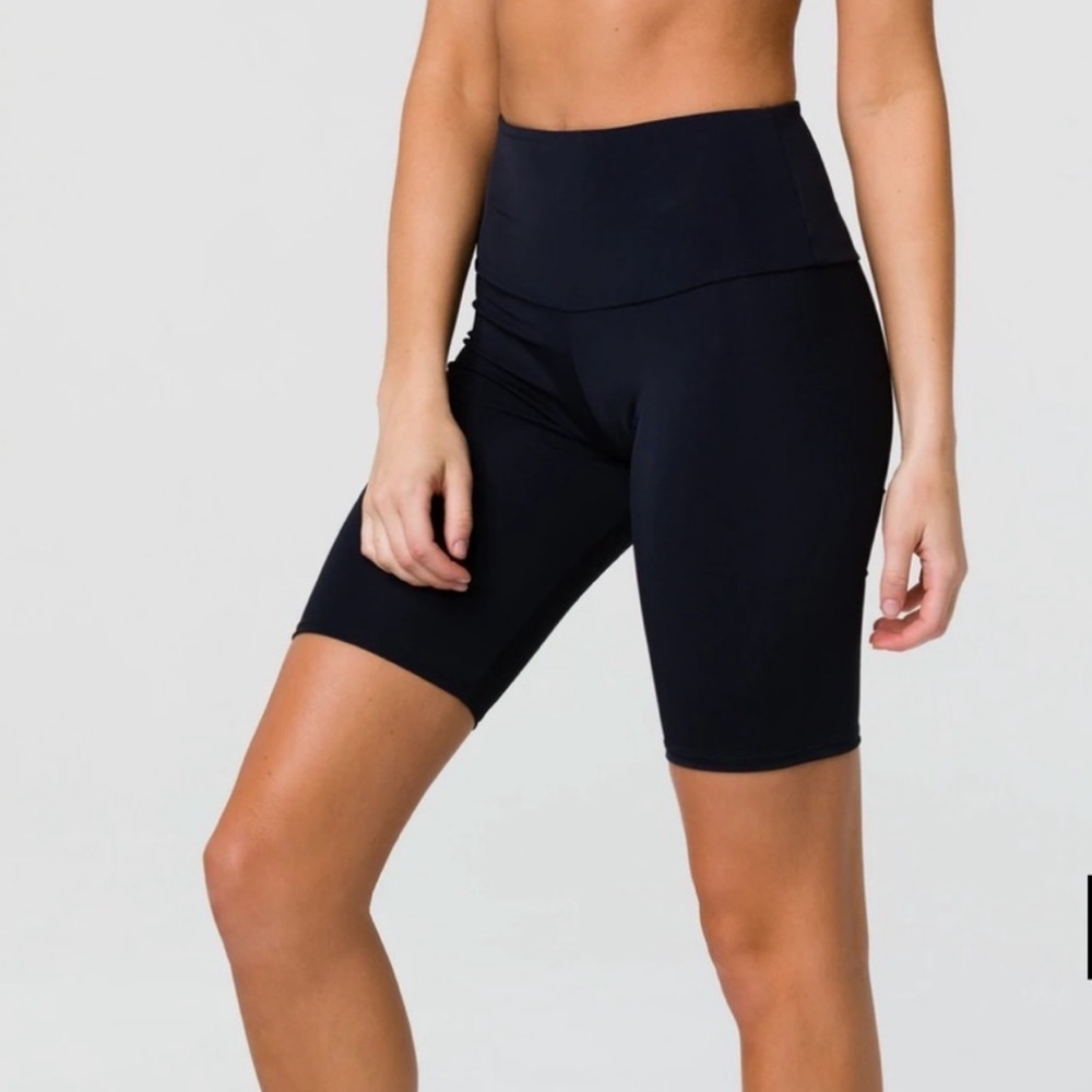 Onzie Womens Black High Rise Stretchy Bike Shorts 9” Inseam Yoga Pilates Workout